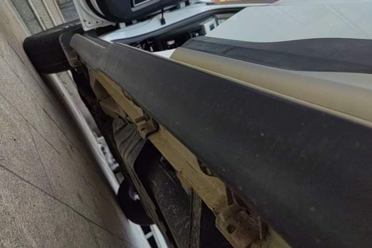 Used Geely Auto Emgrand X7 Sport 2018 1.8TD Automatic Two-Wheel Drive Smart 4G Connected Version Left Side Sill