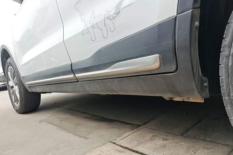 Used Geely Auto Emgrand X7 Sport 2018 1.8TD Automatic Two-Wheel Drive Zhiya Model Left Side Sill