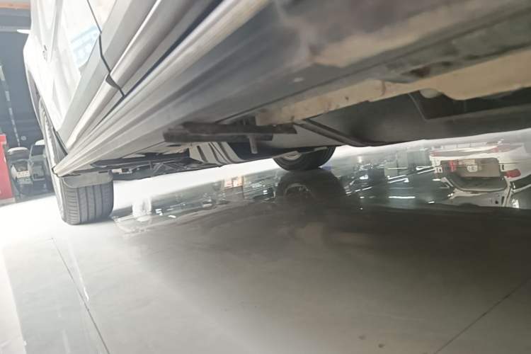 Used Geely Auto Emgrand X7 Sport 2018 1.8TD Automatic Two-Wheel Drive Zhiya Model Left Side Sill