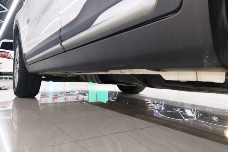 Used Geely Auto Emgrand X7 Sport 2018 1.8TD Automatic Two-Wheel Drive Smart Connect 4G Internet Edition Left Side Sill