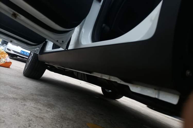 Used Geely Auto Emgrand X7 Sport 2018 1.8TD Automatic Two-Wheel Drive Smart Connect 4G Internet Edition Left Side Sill