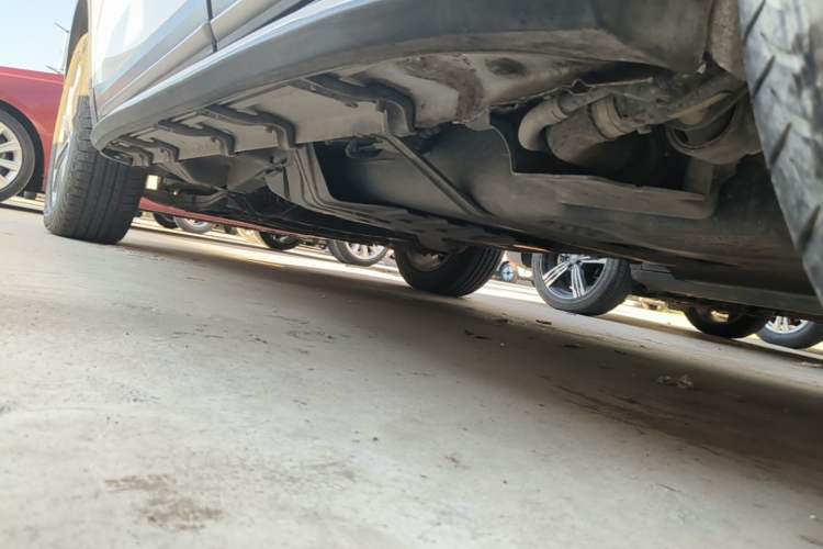 Used Geely Auto Emgrand X7 Sport 2018 1.8TD Automatic Two-Wheel Drive Zhiya Model Left Side Sill