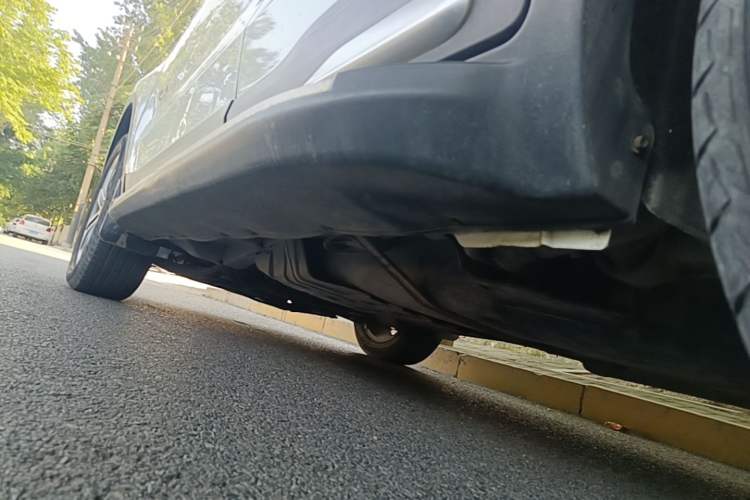 Used Geely Auto Emgrand X7 Sport 2018 1.8TD Automatic Two-Wheel Drive Smart 4G Connected Version Left Side Sill