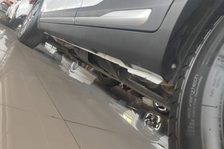 Used Geely Auto Emgrand X7 Sport 2018 1.8TD Automatic Two-Wheel Drive Smart Connect 4G Internet Edition Left Side Sill