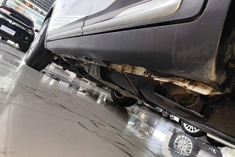 Used Geely Auto Emgrand X7 Sport 2018 1.8TD Automatic Two-Wheel Drive Smart Connect 4G Internet Edition Left Side Sill