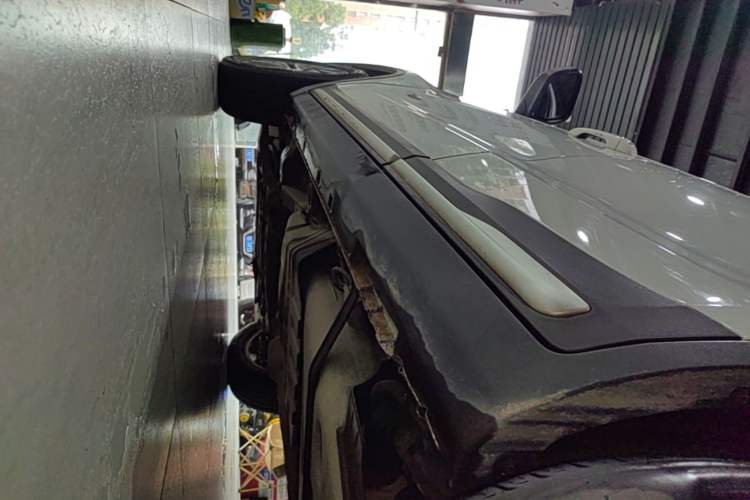 Used Geely Auto Emgrand X7 Sport 2018 1.8TD Automatic Two-Wheel Drive Smart Connect 4G Internet Edition Left Side Sill