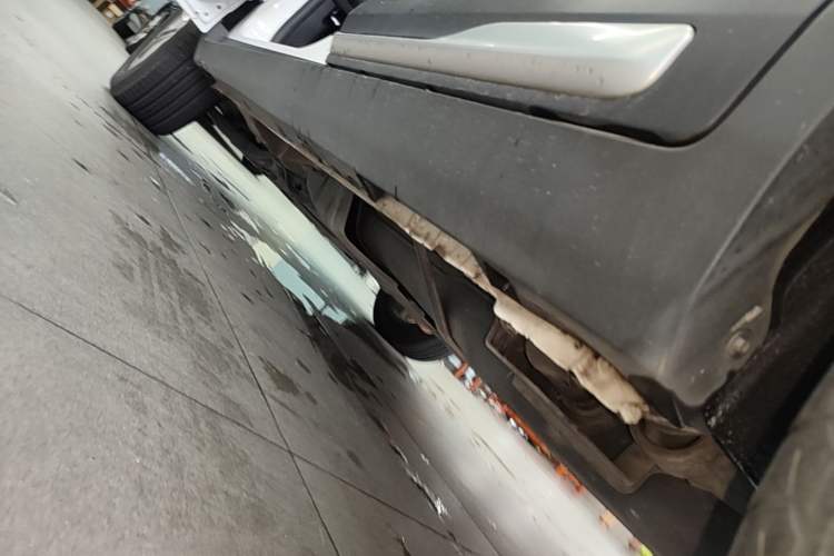 Used Geely Auto Emgrand X7 Sport 2018 1.8TD Automatic Two-Wheel Drive Smart Connect 4G Internet Edition Left Side Sill