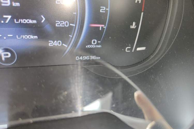 Used Geely Auto Emgrand X7 Sport 2018 1.8TD Automatic Two-Wheel Drive ZhiZun Model with 4G Connectivity Odometer Close Up