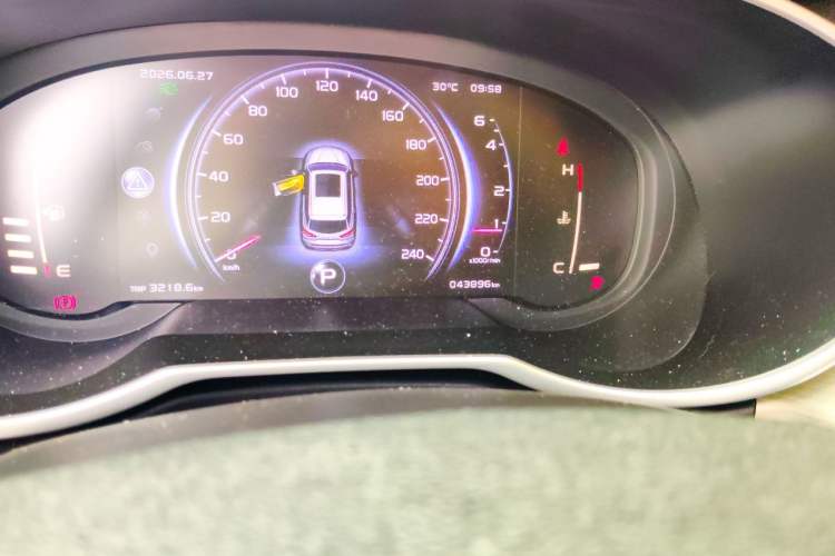 Used Geely Auto Emgrand X7 Sport 2018 1.8TD Automatic Two-Wheel Drive Smart Connect 4G Internet Edition Odometer Close Up