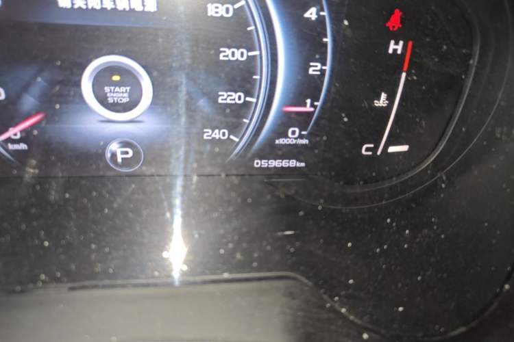 Used Geely Auto Emgrand X7 Sport 2018 1.8TD Automatic Two-Wheel Drive Smart Connect 4G Internet Edition Odometer Close Up