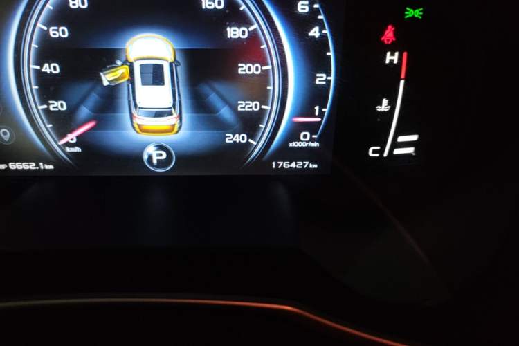 Used Geely Auto Emgrand X7 Sport 2018 1.8TD Automatic Two-Wheel Drive Smart Connect 4G Internet Edition Odometer Close Up