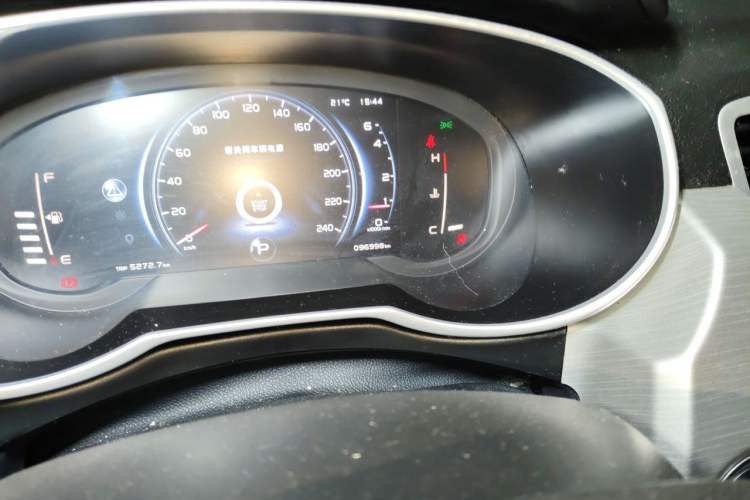 Used Geely Auto Emgrand X7 Sport 2018 1.8TD Automatic All-Wheel-Drive ZhiZun Model with 4G Connectivity Odometer Close Up