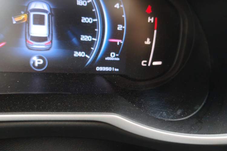 Used Geely Auto Emgrand X7 Sport 2018 1.8TD Automatic Two-Wheel Drive Smart Connect 4G Internet Edition Odometer Close Up