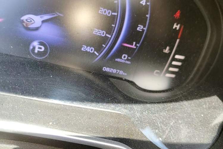 Used Geely Auto Emgrand X7 Sport 2018 1.8TD Automatic Two-Wheel Drive Smart Connect 4G Internet Edition Odometer Close Up