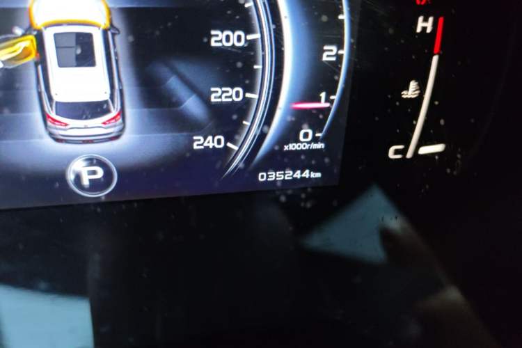 Used Geely Auto Emgrand X7 Sport 2018 1.8TD Automatic Two-Wheel Drive Smart Connect 4G Internet Edition Odometer Close Up