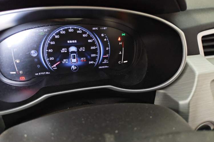 Used Geely Auto Emgrand X7 Sport 2018 1.8TD Automatic Two-Wheel Drive Smart Connect 4G Internet Edition Odometer Close Up