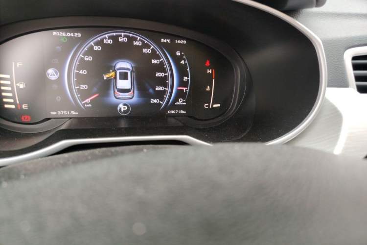 Used Geely Auto Emgrand X7 Sport 2018 1.8TD Automatic Two-Wheel Drive Smart Connect 4G Internet Edition Odometer Close Up
