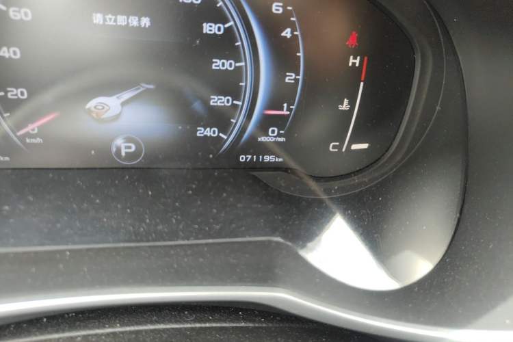 Used Geely Auto Emgrand X7 Sport 2018 1.8TD Automatic Two-Wheel Drive Smart Connect 4G Internet Edition Odometer Close Up