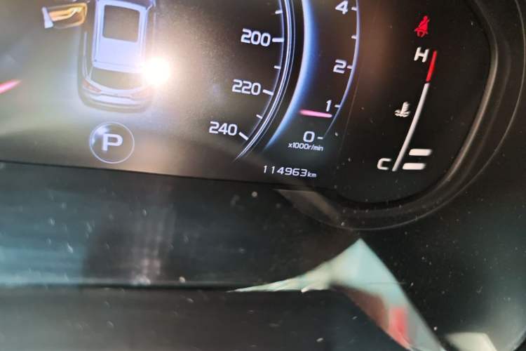 Used Geely Auto Emgrand X7 Sport 2018 1.8TD Automatic Two-Wheel Drive Smart Connect 4G Internet Edition Odometer Close Up