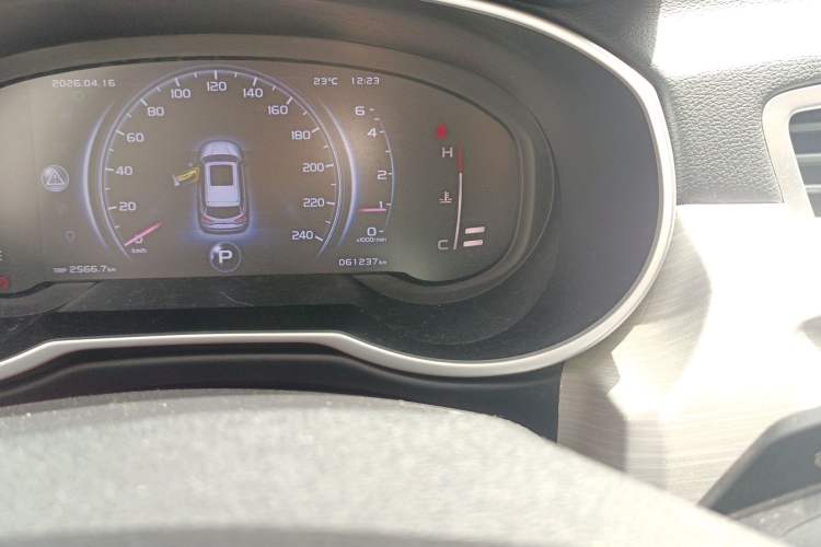Used Geely Auto Emgrand X7 Sport 2018 1.8TD Automatic Two-Wheel Drive Smart Connect 4G Internet Edition Odometer Close Up