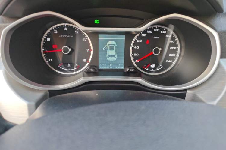 Used Geely Auto Emgrand X7 Sport 2018 Revised Version 1.8TD Automatic Two-Wheel Drive Smart Connectivity 4G-Enabled Edition Odometer Close Up