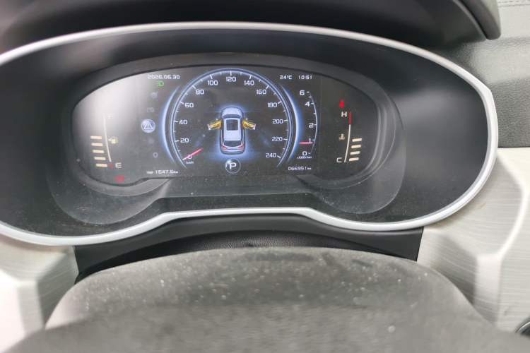 Used Geely Auto Emgrand X7 Sport 2018 1.8TD Automatic Two-Wheel Drive ZhiZun Model with 4G Connectivity Odometer Close Up