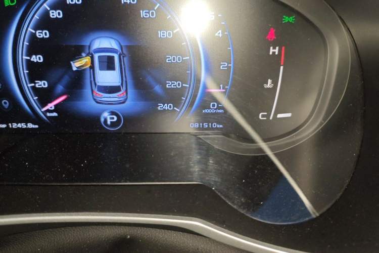 Used Geely Auto Emgrand X7 Sport 2018 1.8TD Automatic Two-Wheel Drive Smart Connect 4G Internet Edition Odometer Close Up