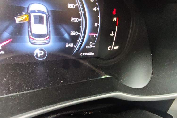 Used Geely Auto Emgrand X7 Sport 2018 1.8TD Automatic Two-Wheel Drive Smart Connect 4G Internet Edition Odometer Close Up