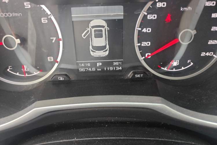 Used Geely Auto Emgrand X7 Sport 2018 1.8TD Automatic Two-Wheel Drive Zhiya Model Odometer Close Up