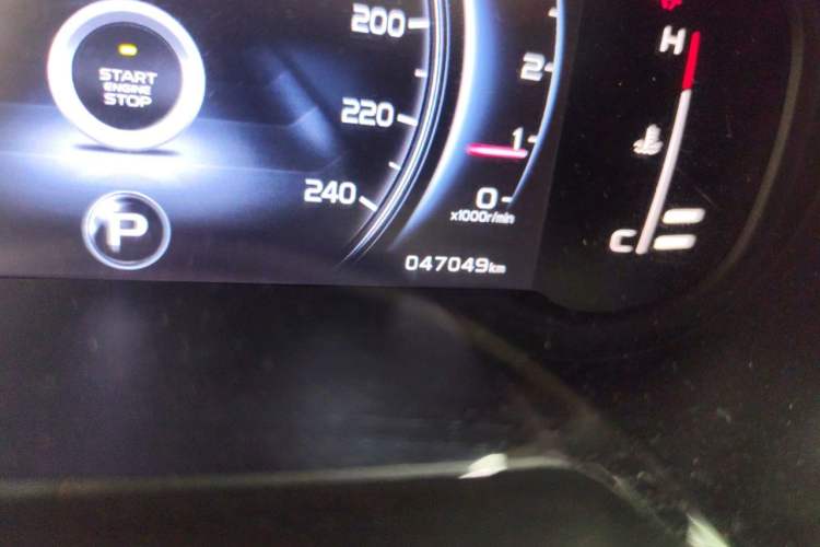 Used Geely Auto Emgrand X7 Sport 2018 1.8TD Automatic Two-Wheel Drive ZhiZun Model with 4G Connectivity Odometer Close Up