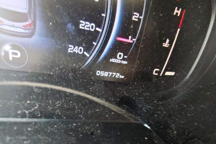Used Geely Auto Emgrand X7 Sport 2018 1.8TD Automatic Two-Wheel Drive Smart Connect 4G Internet Edition Odometer Close Up