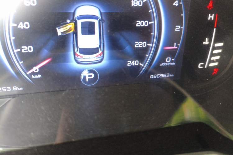 Used Geely Auto Emgrand X7 Sport 2018 1.8TD Automatic Two-Wheel Drive Smart Connect 4G Internet Edition Odometer Close Up