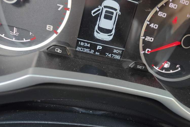 Used Geely Auto Emgrand X7 Sport 2018 Revised Version 1.8TD Automatic Two-Wheel Drive Smart Connectivity 4G-Enabled Edition Odometer Close Up