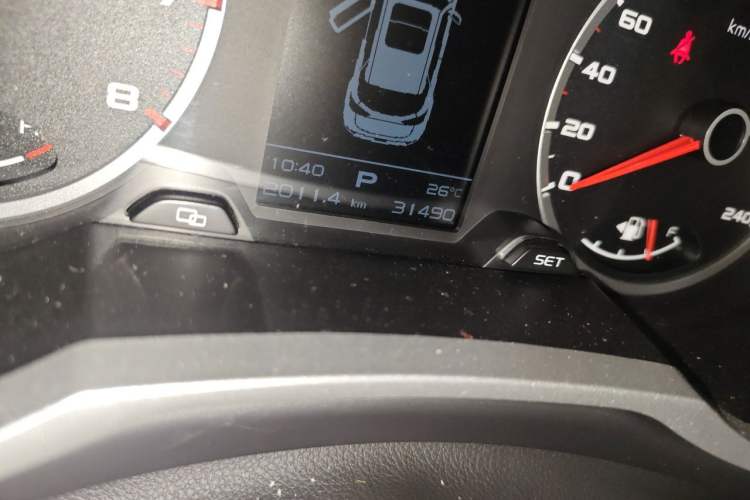 Used Geely Auto Emgrand X7 Sport 2018 1.8TD Automatic Two-Wheel Drive Zhiya Model Odometer Close Up