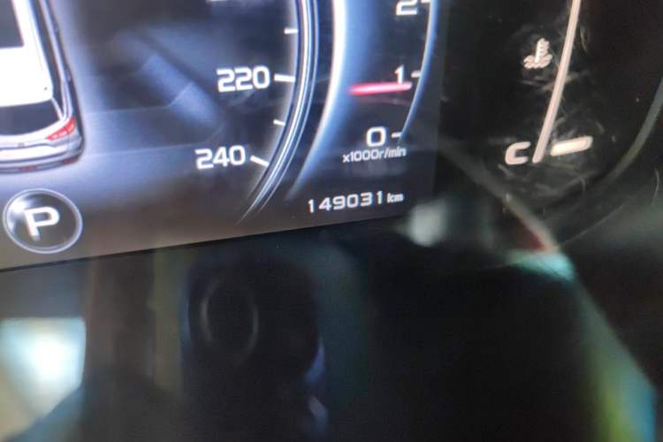 Used Geely Auto Emgrand X7 Sport 2018 1.8TD Automatic Two-Wheel Drive Smart 4G Connected Version Odometer Close Up