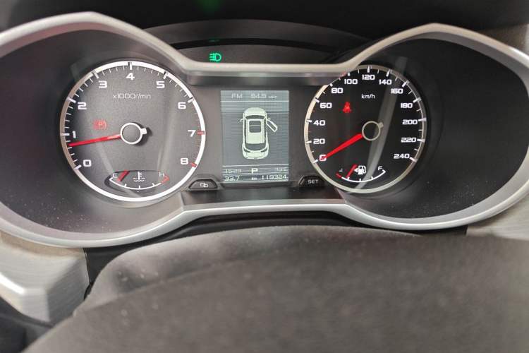 Used Geely Auto Emgrand X7 Sport 2018 1.8TD Automatic Two-Wheel Drive Zhiya Model Odometer Close Up