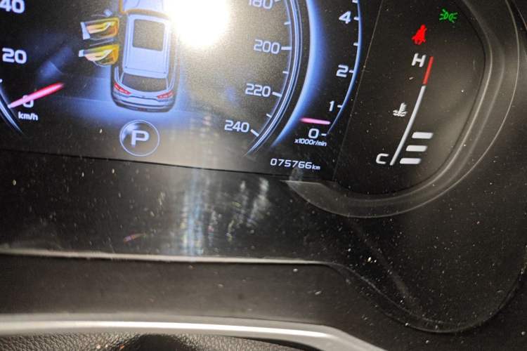 Used Geely Auto Emgrand X7 Sport 2018 1.8TD Automatic Two-Wheel Drive ZhiZun Model with 4G Connectivity Odometer Close Up
