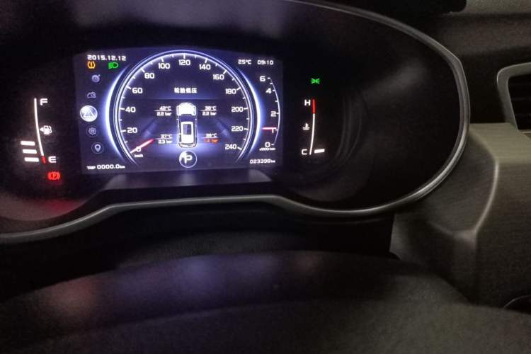 Used Geely Auto Emgrand X7 Sport 2018 1.8TD Automatic Two-Wheel Drive Smart Connect 4G Internet Edition Odometer Close Up