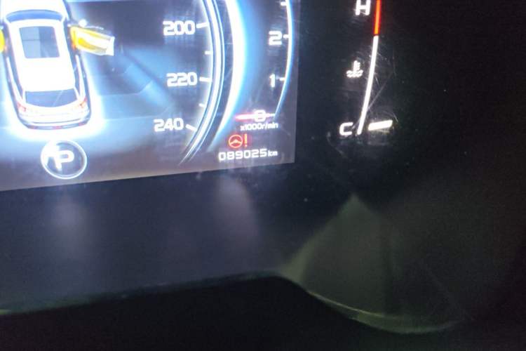 Used Geely Auto Emgrand X7 Sport 2018 1.8TD Automatic Two-Wheel Drive Smart Connect 4G Internet Edition Odometer Close Up