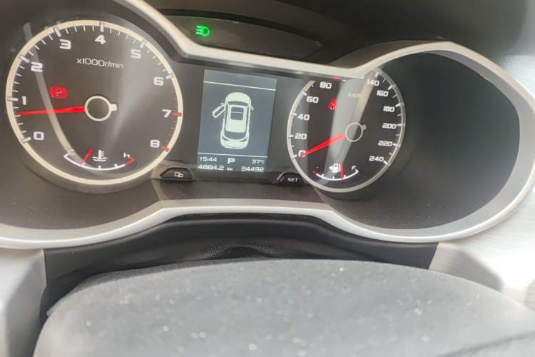 Used Geely Auto Emgrand X7 Sport 2018 1.8TD Automatic Two-Wheel Drive Zhiya Model Odometer Close Up