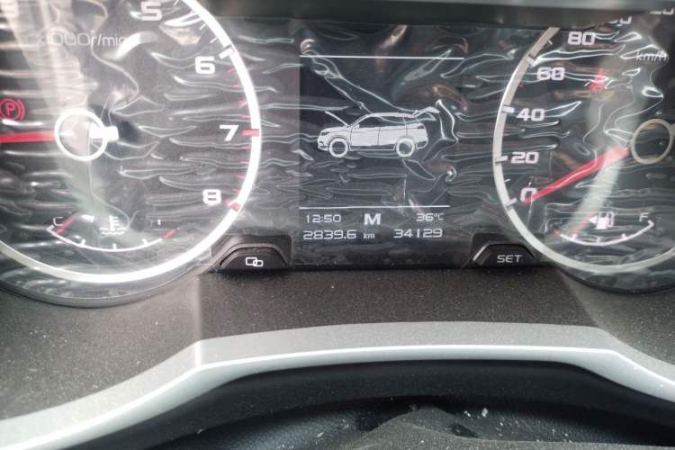 Used Geely Auto Emgrand X7 Sport 2018 2.0L Manual Two-Wheel Drive Zhiya Version Odometer Close Up