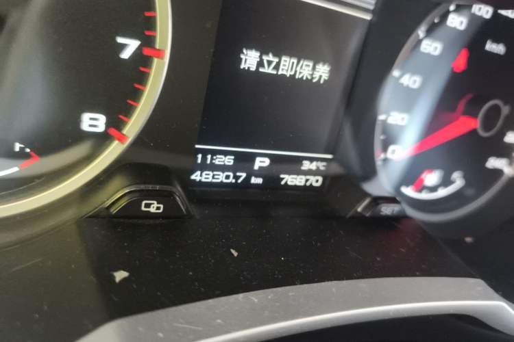Used Geely Auto Emgrand X7 Sport 2018 1.8TD Automatic Two-Wheel Drive Zhiya Model Odometer Close Up