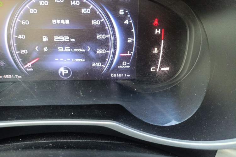 Used Geely Auto Emgrand X7 Sport 2018 1.8TD Automatic Two-Wheel Drive Smart 4G Connected Version Odometer Close Up