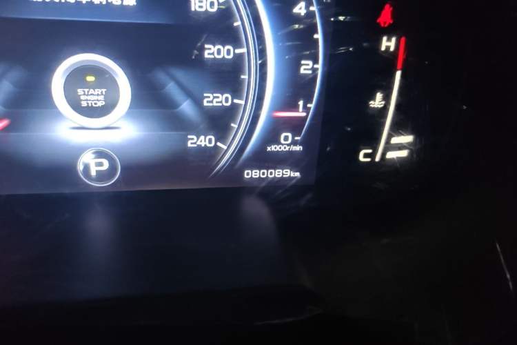 Used Geely Auto Emgrand X7 Sport 2018 1.8TD Automatic Two-Wheel Drive Smart Connect 4G Internet Edition Odometer Close Up