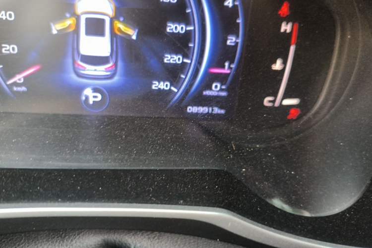 Used Geely Auto Emgrand X7 Sport 2018 1.8TD Automatic Two-Wheel Drive Smart Connect 4G Internet Edition Odometer Close Up