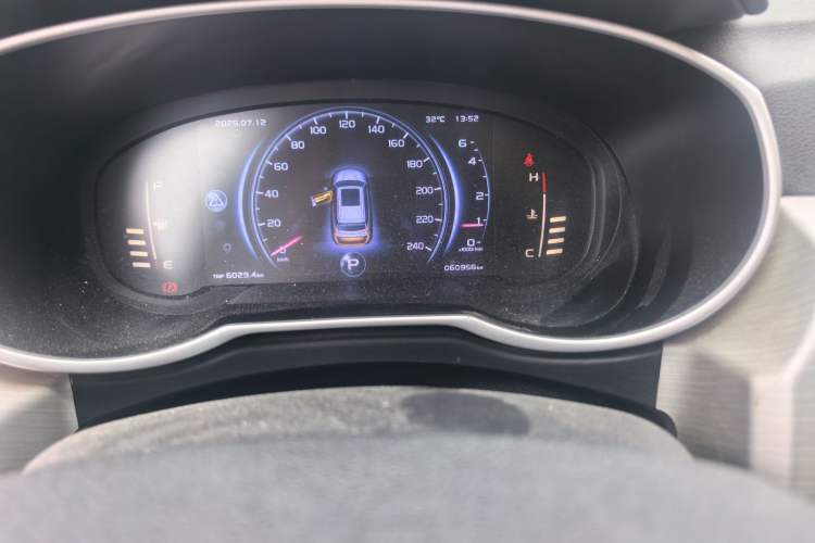 Used Geely Auto Emgrand X7 Sport 2018 1.8TD Automatic Two-Wheel Drive Smart Connect 4G Internet Edition Odometer Close Up