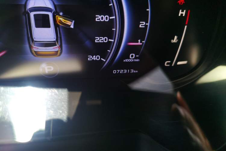 Used Geely Auto Emgrand X7 Sport 2018 1.8TD Automatic Two-Wheel Drive Smart Connect 4G Internet Edition Odometer Close Up