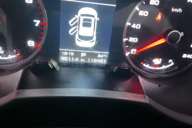 Used Geely Auto Emgrand X7 Sport 2018 1.8TD Automatic Two-Wheel Drive Zhiya Model Odometer Close Up
