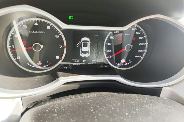 Used Geely Auto Emgrand X7 Sport 2018 1.8TD Automatic Two-Wheel Drive Zhiya Model Odometer Close Up