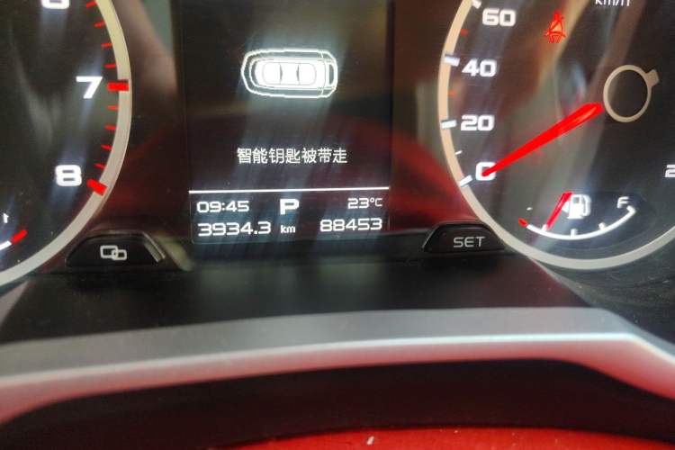 Used Geely Auto Emgrand X7 Sport 2018 1.8TD Automatic Two-Wheel Drive Zhiya Model Odometer Close Up